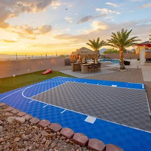  Holiday home 3400 Sqft House W/40ft Heated Pool/spa- Strip View